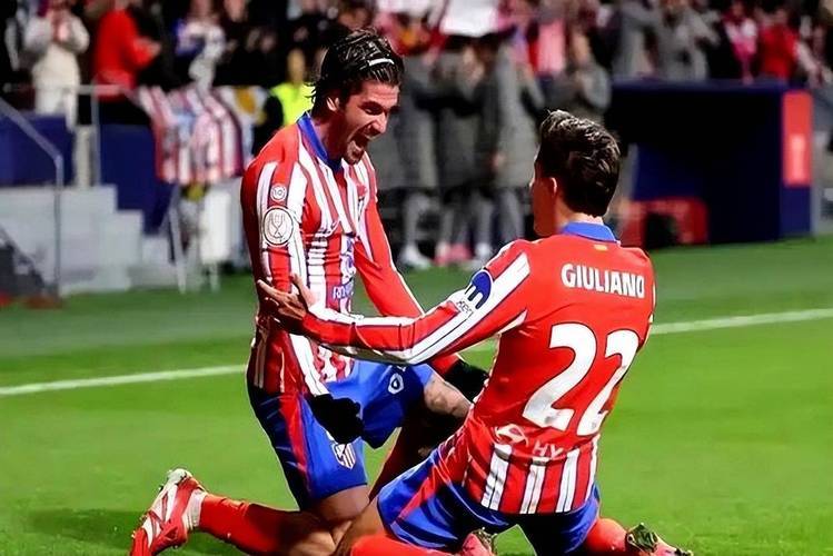 官方平台-C罗焦点对战，Uzi与70激战热火分钟，出色防守胜负难料！-官方平台